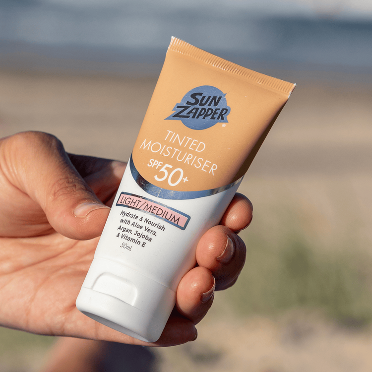 Tinted Moisturizer - Protector solar, con SPF 50+
