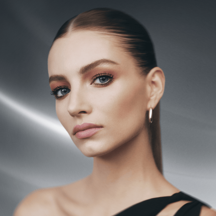 Hypnôse Drama Waterproof Máscara de pestañas cobertura ligera con brillo natural