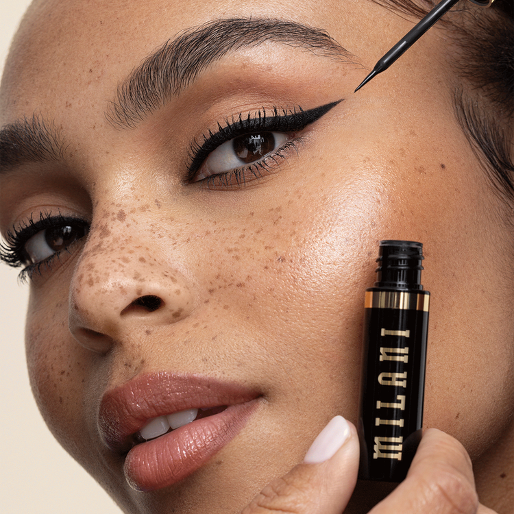 Stay Put Infinite Delineador de ojos líquido delineador líquido de alta precisión.