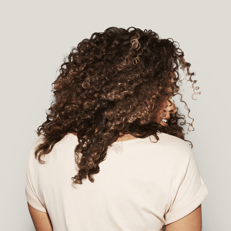 Ultra Sensitive Shampoo limpia sin irritar la piel