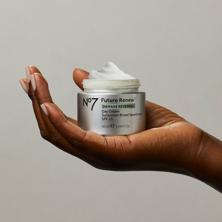 Future Renew Damage Reversal Day Cream SPF 25 Crema de día ayuda a la autoreparación