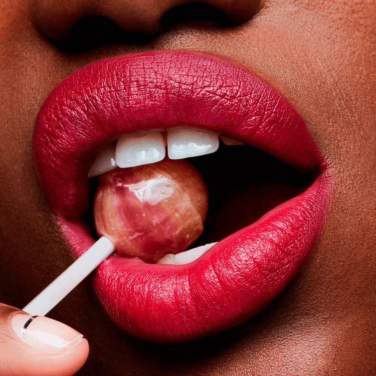 Retro Matte Lipstick - Labial mate, fórmula de larga duración, color intenso mate