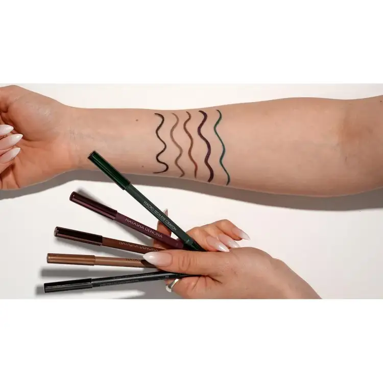 Macro Tech Delineador de ojos delineador cremoso en crayón.