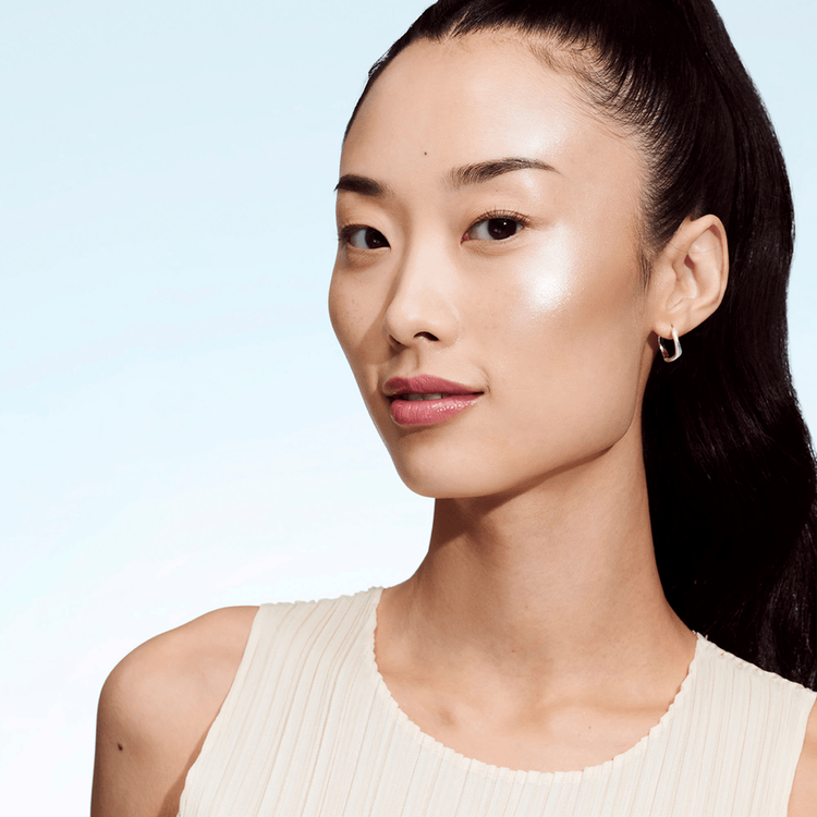 True Highlight Weight - Iluminador, resalta la luminosidad de la piel