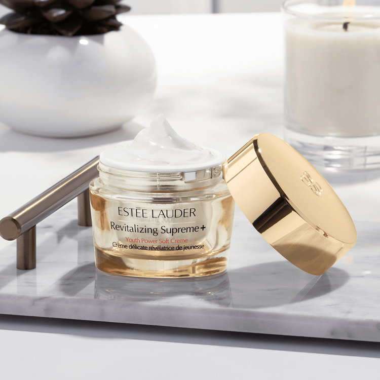 Revitalizing Supreme+ Youth Power Soft Creme Hidrante facial antiedad con textura ligera