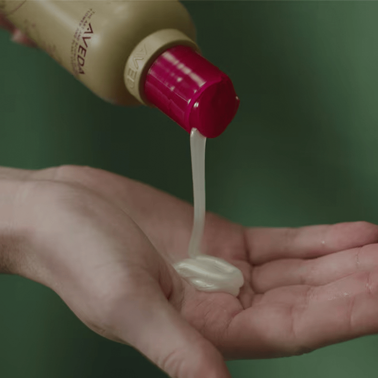 Cherry Almond Shampoo restaura la suavidad