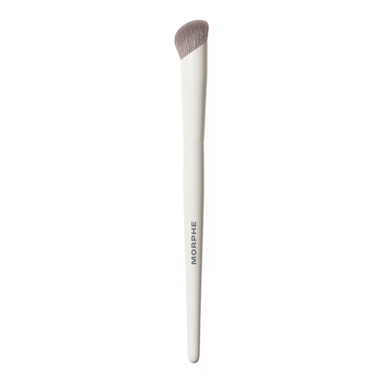 M132 Angled - Brocha para corrector, aplicación para ojos y nariz