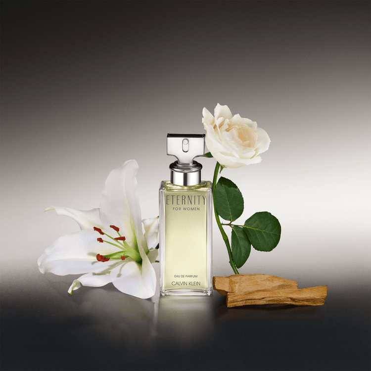 Eternity For Woman - Eau De Parfum, ícono atemporal que evoca el romance y la armonía