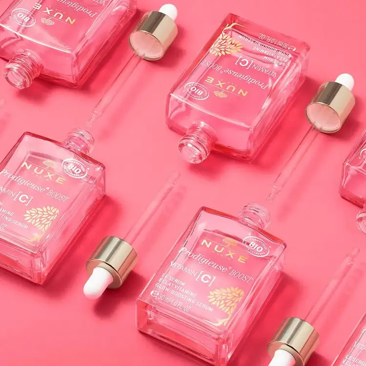 Prodigieuse Boost Suero iluminador suaviza e ilumina instantáneamente la piel