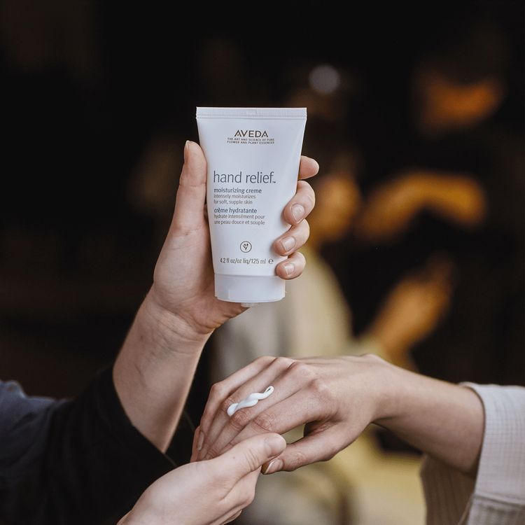 Hand Relief Crema hidratante hidrata y restaura la piel de las manos