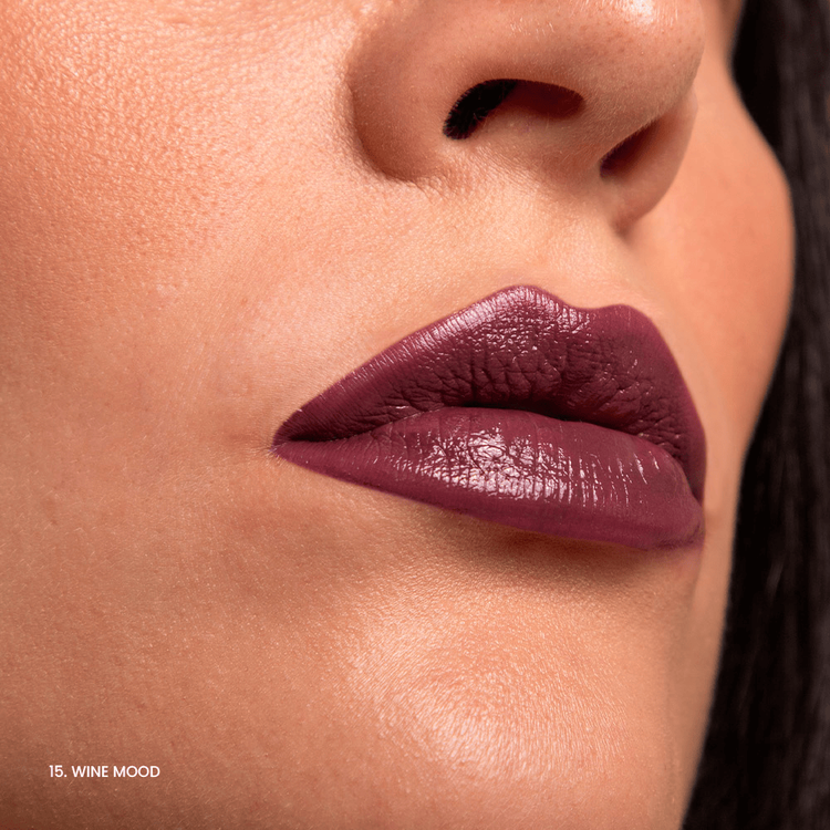 Wet Flow Lipstick Labial labios definidos, hidratados y brillantes
