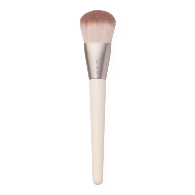 Tapered Foundation Brush 104 Brocha cónica para base de maquillaje acabado natural