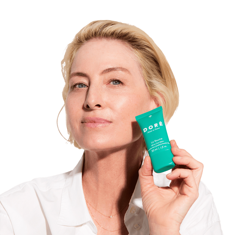 Le Baume All-In-One Bálsamo reparador humecta la piel irritada