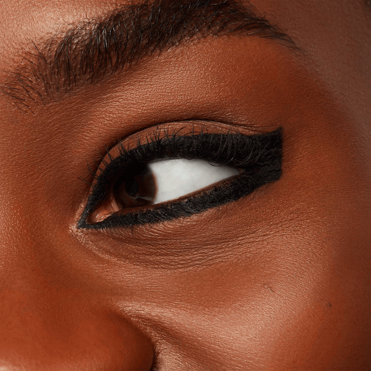 Colour Excess Gel Pencil Eye Liner Lápiz delineador de ojos resistente al agua y pigmentado