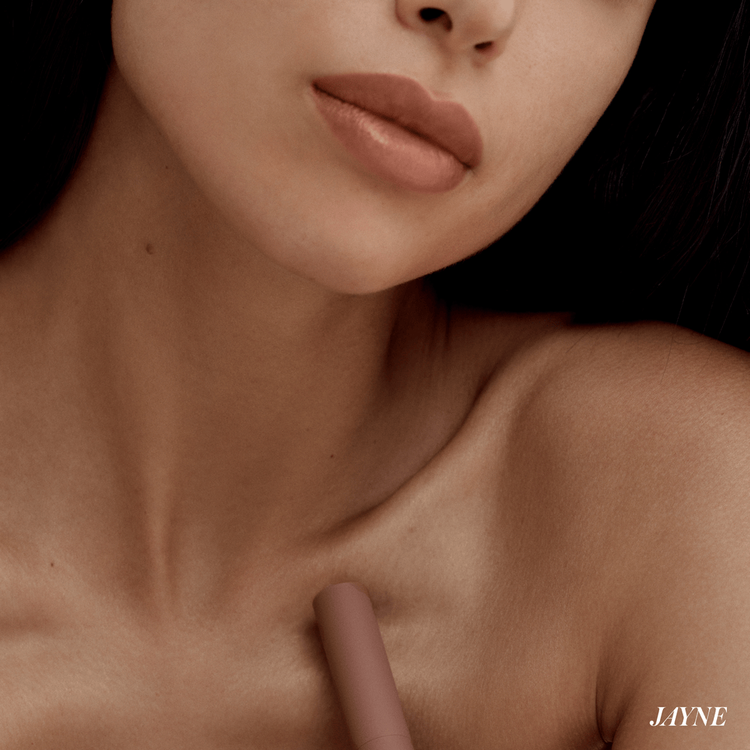 Legendary - Labial, un híbrido de suero y color nude