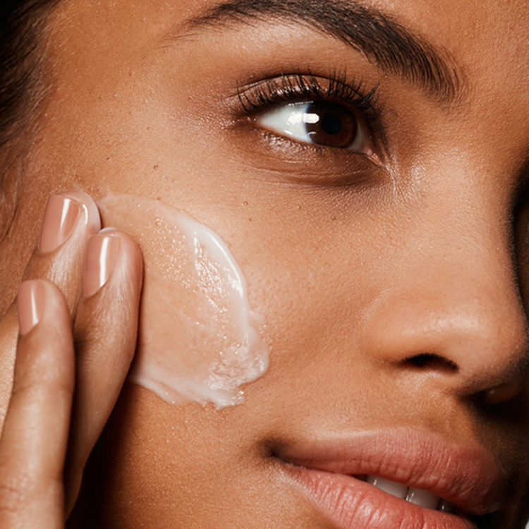 Daywear Matte Hidrante facial acabado mate con control de brillo