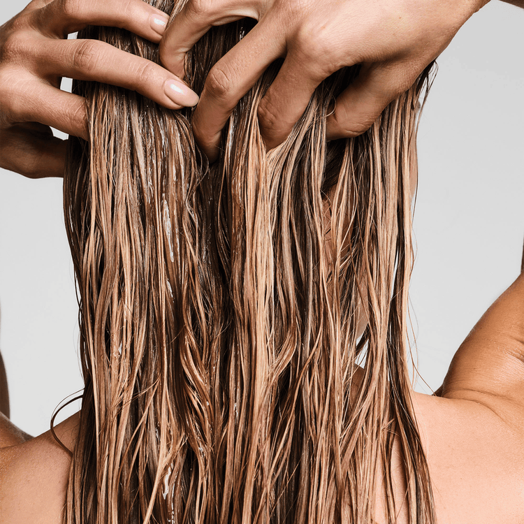 CLEAR ESSENTIAL Acondicionador sensación liviana