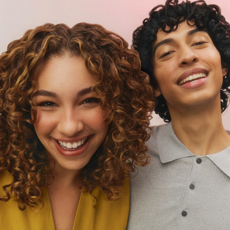 Curl Shaper Bounce Back Reactivating Mist revitaliza los rizos