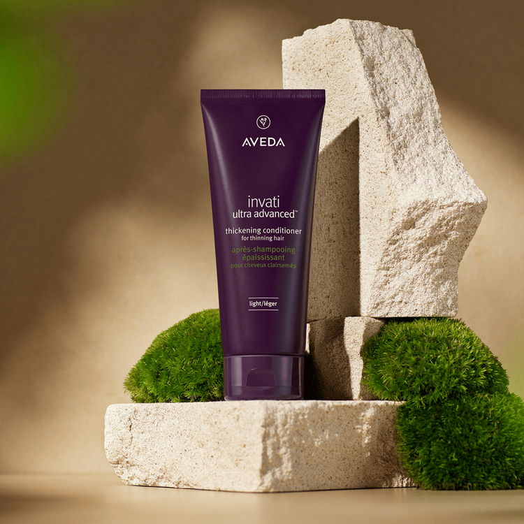 Invati Ultra Acondicionador ligero evita la caida del cabello y engrosa la fibra capilar