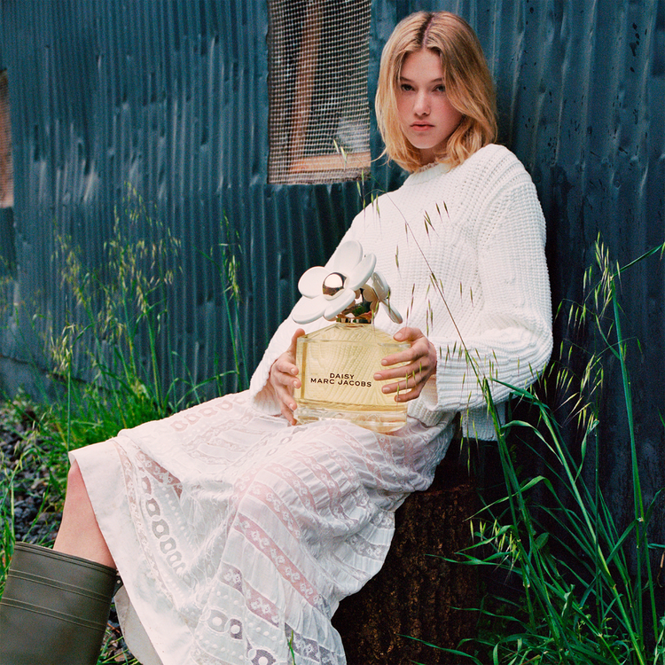 Daisy - Eau De Parfum, fragancia floral y amaderada para la mujer sofisticada