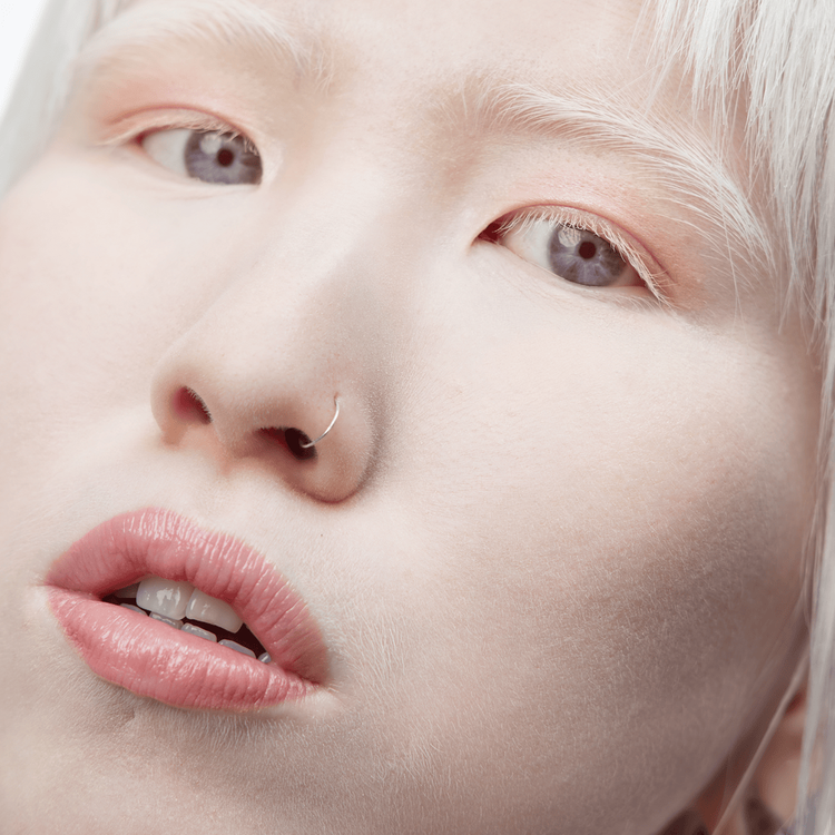 The Performer Skin-Focused Foundation - Base construible y transpirable, de cobertura media