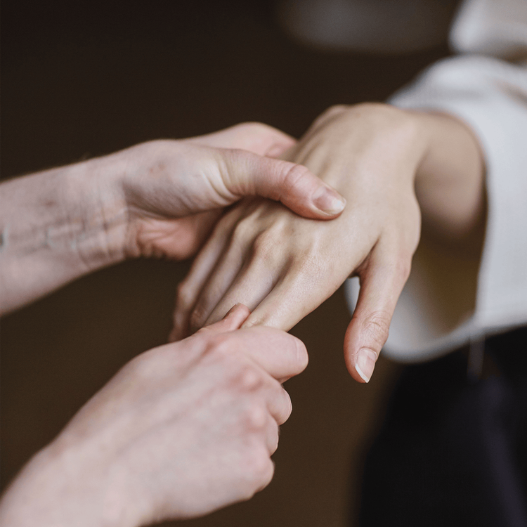 Hand Relief Crema hidratante hidrata y restaura la piel de las manos