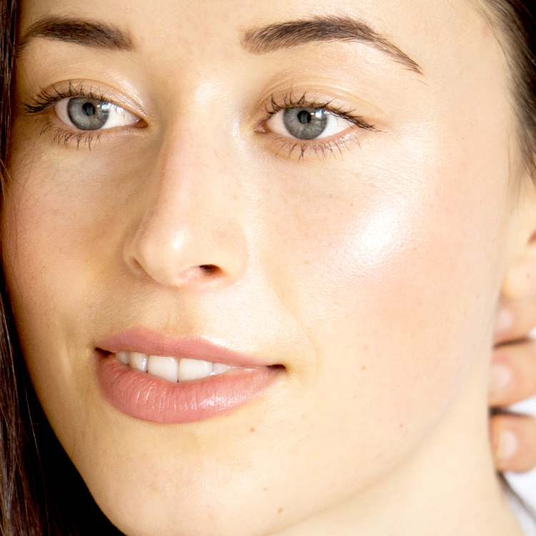 Iluminador de vainilla - Maximiza las facciones del rostro