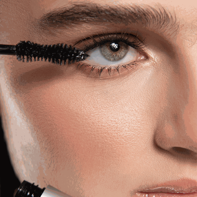 Lash Me - Rímel para un volumen duradero, con microfibras para aportar volumen