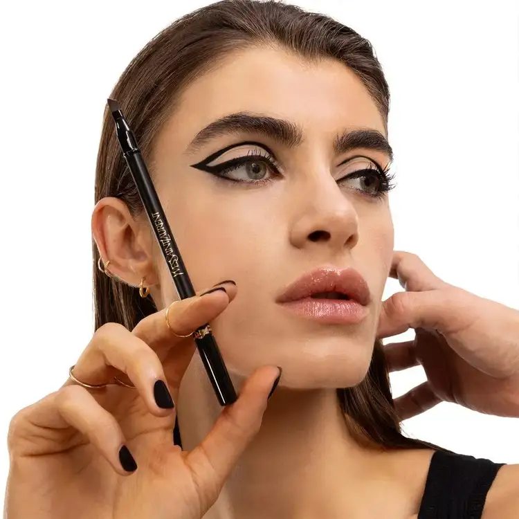 Lines Liberated Delineador ojos pigmentos ultrasaturados mate