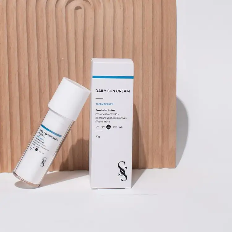 Skincare Protector solar protege, hidrata y combate los signos del envejecimiento