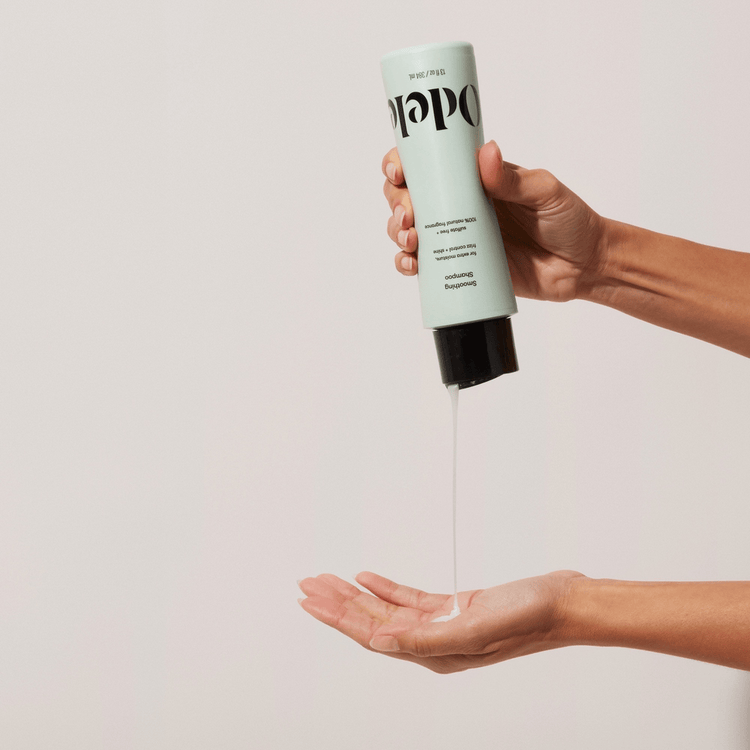 Smoothing Shampoo profesional controla el frizz