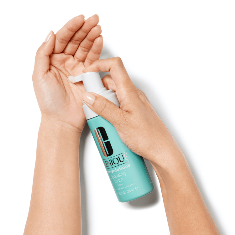 Anti-Blemish Solutions Cleansing Foam Jabón antiacné primer paso en nuestro acne solutions clear skin system