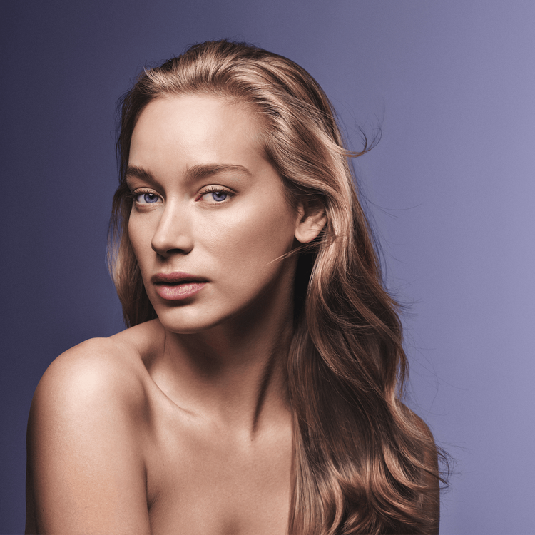 Invati Ultra Shampoo ligero evita la caida del cabello y engrosa la fibra capilar