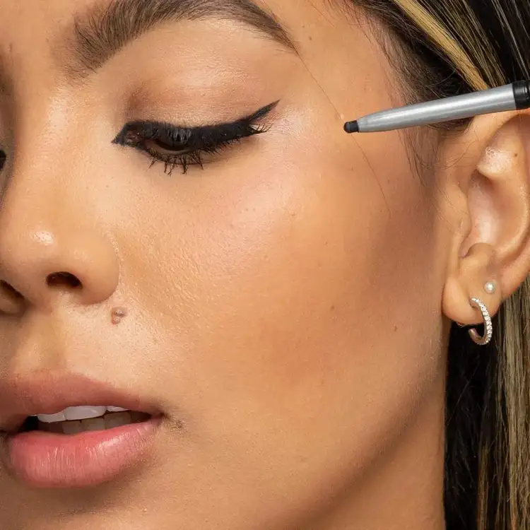 Waterproof Retractable Eyeliner - Delineador de ojos, para un delineado impermeable