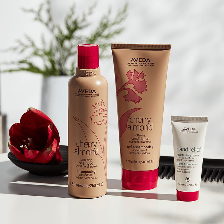 Cherry Almond Shampoo restaura la suavidad