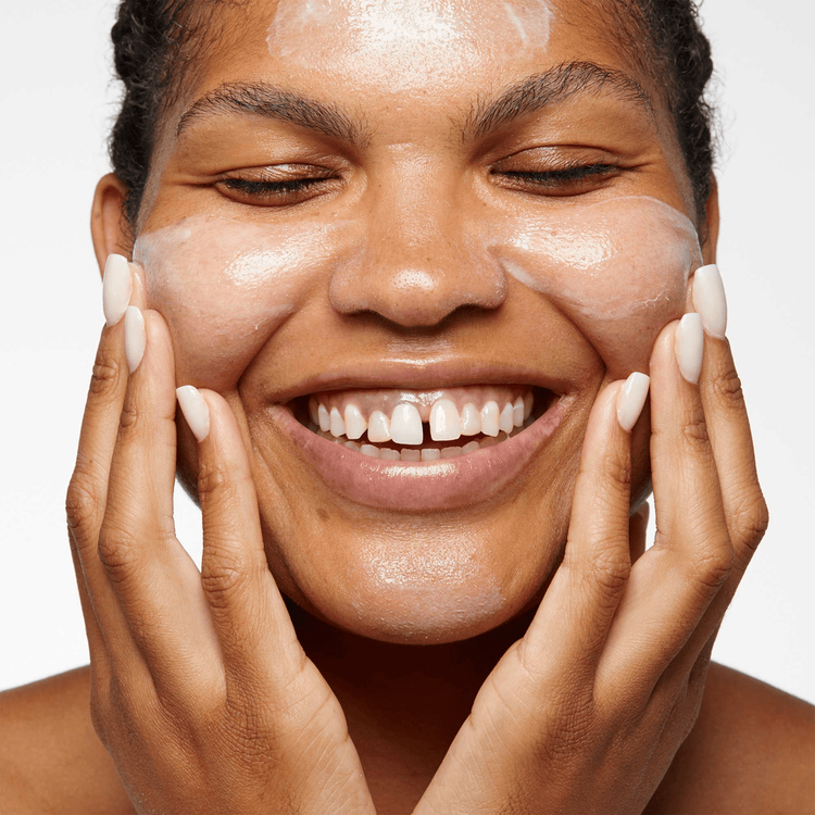 Anti Blemish Solutions All-Over Clearing Treatment Gel antiacné fórmula ligera con tratamiento antiacné