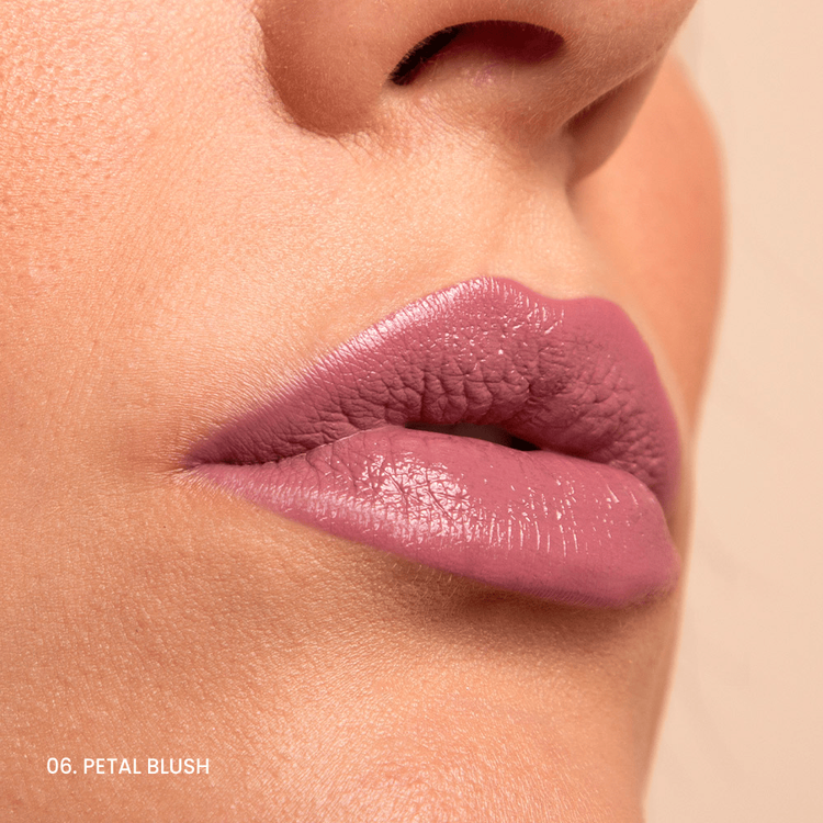 Wet Flow Lipstick Labial labios definidos, hidratados y brillantes