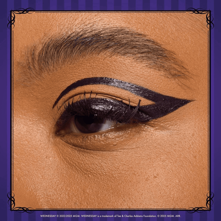 Wednesday Cello - Delineador líquido mate, edición limitada