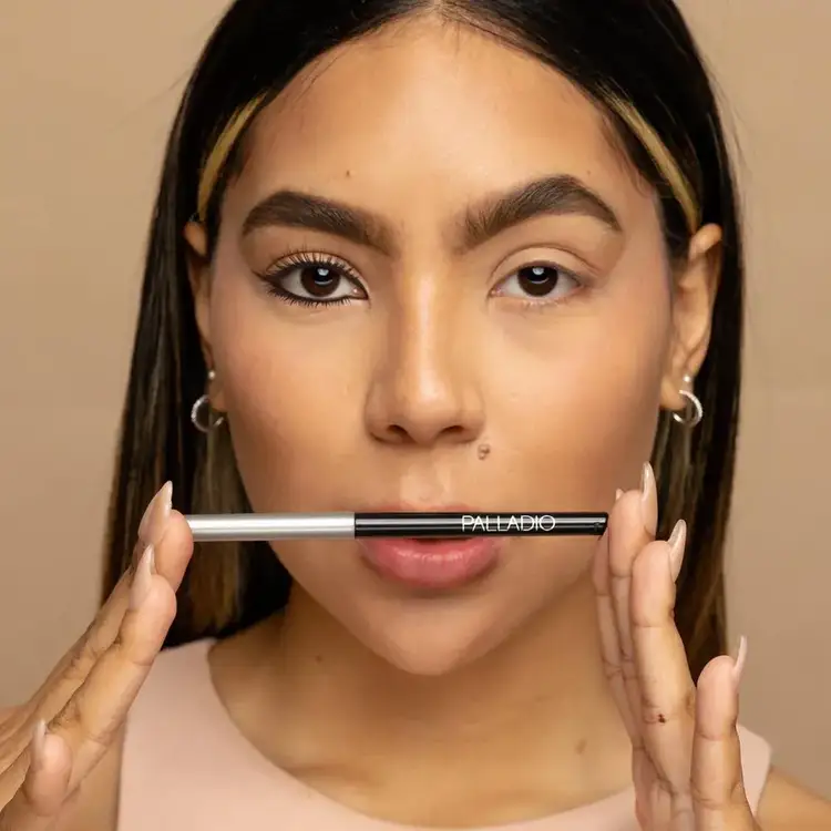 Waterproof Retractable Eyeliner - Delineador de ojos, para un delineado impermeable