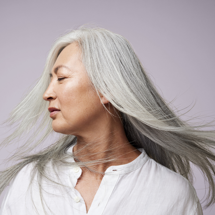 Purple Shampoo neutraliza los tonos cobrizos