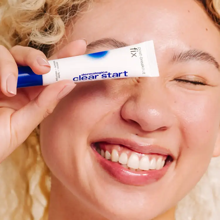 Clear Start Post-Breakout Fix Dark Spot Treatment Tratamiento para manchas post-brote rápida restauración