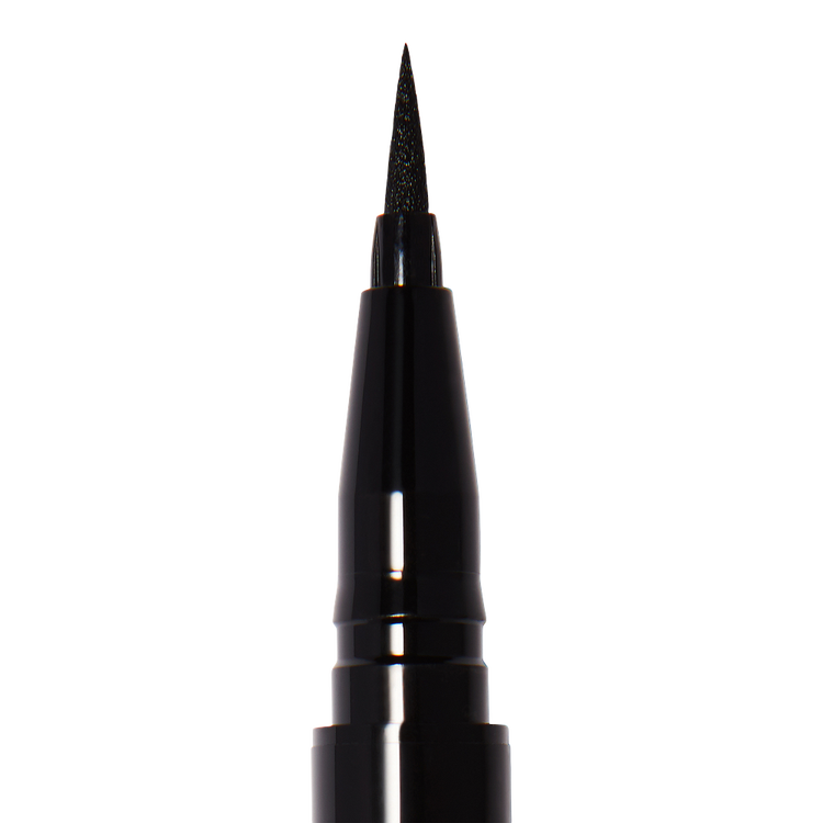 Stay All Day Dual-Ended Waterproof Delineador de ojos doble dosis de color con el delineador de doble punta de stila.