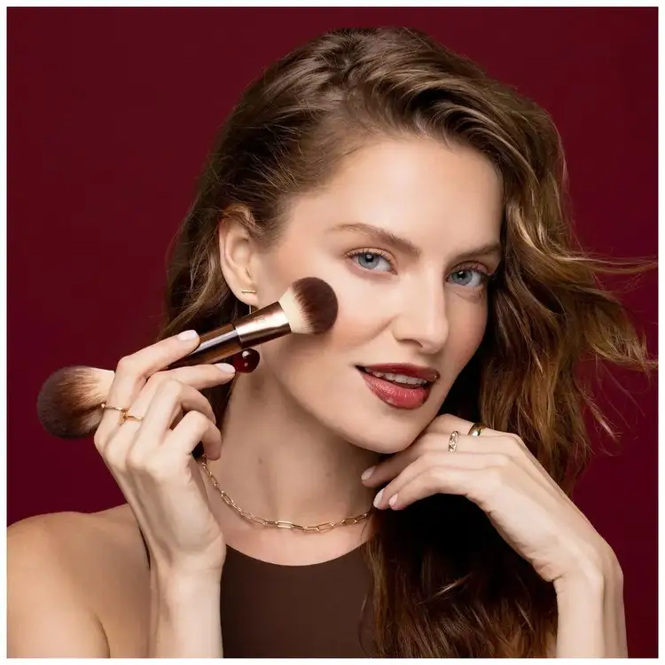 Cherry On Top - Its All Blush Brush Brocha para rubor