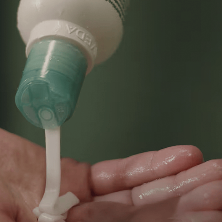 Shampure Acondicionador desenreda, nutre y da brillo