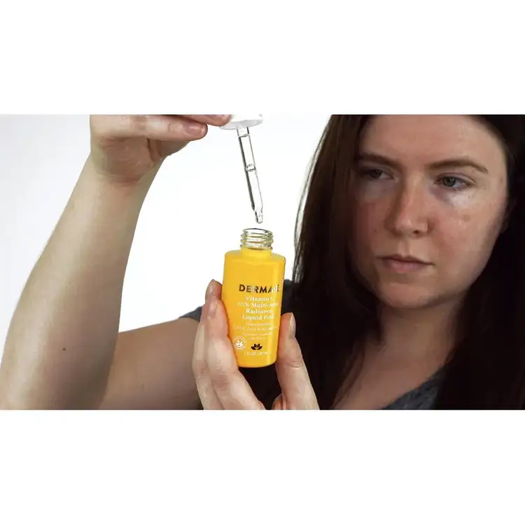 Vitamin C 10% Multi-Acid Radiance Liquid Peel Peeling líquido exfolia y renueva la piel