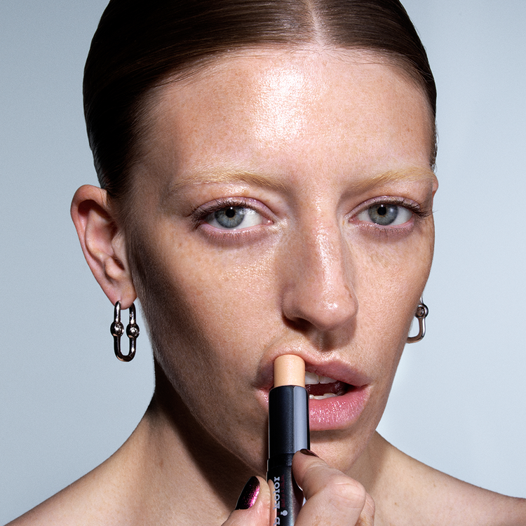 Glow Stick - Barra Iluminadora Brillante Multiusos, hidratante, glow intenso