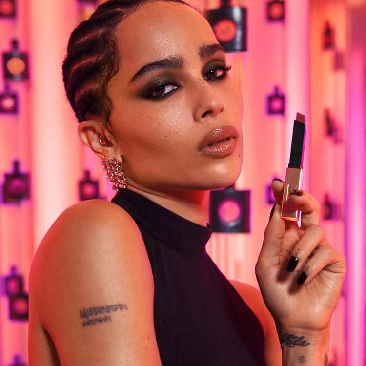 BLACK OPIUM Eau de Parfum cálida y especiada, seductoramente adictiva