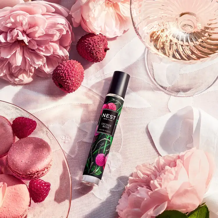 Lychee Rose - Eau de parfum, vibrante combinación de rosa absoluta y lichi fresco
