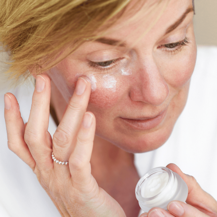 Crema con arándano para labios y ojos - Crema regeneradora, para piel delicada de ojos y labios