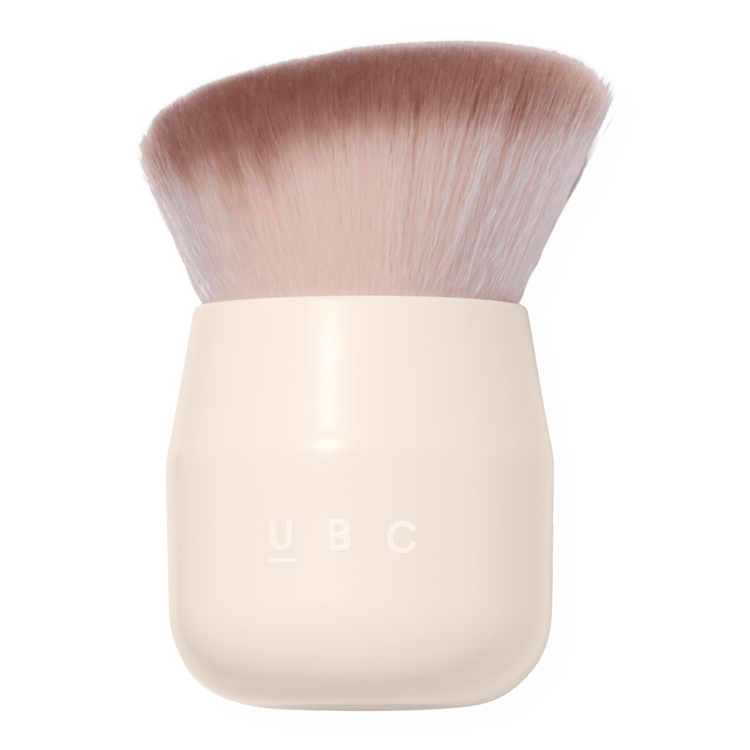 Face & Body Kabuki Brush 134 Brocha para rostro y cuerpo acabado suave